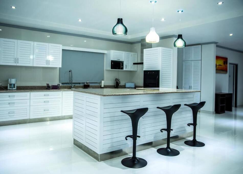 Island Charm Of Praslin Victoria Exterior foto