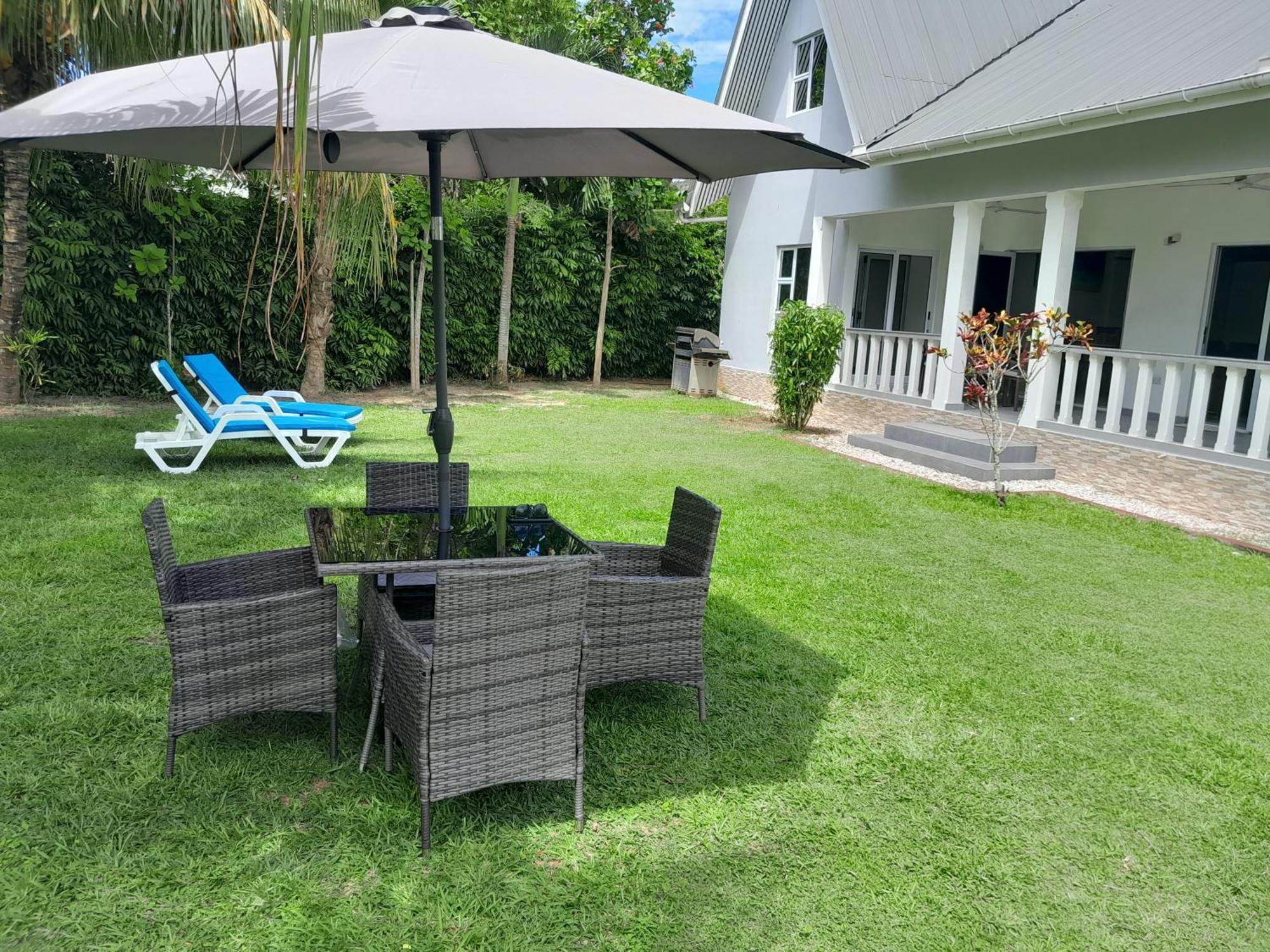 Island Charm Of Praslin Victoria Exterior foto