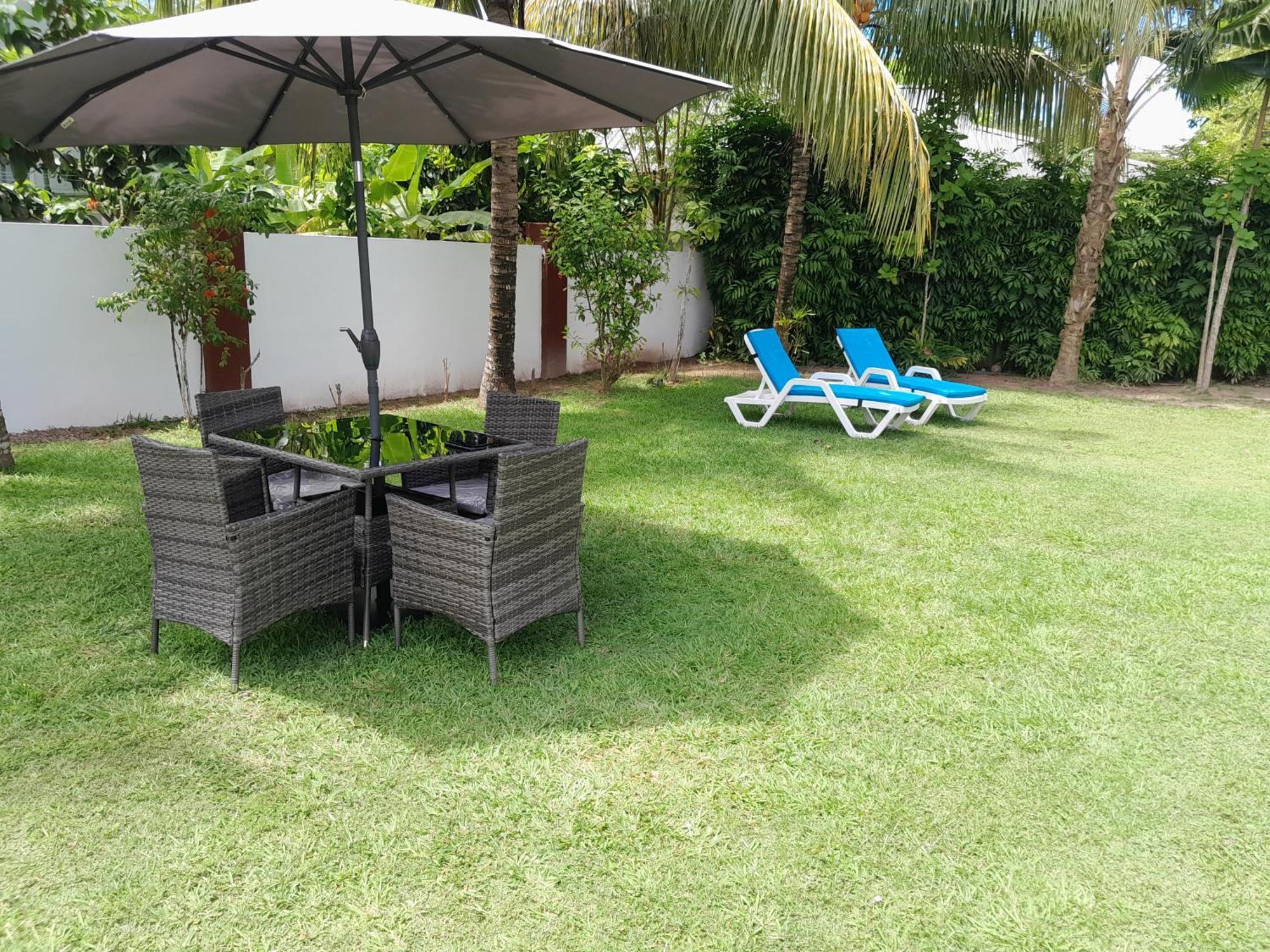 Island Charm Of Praslin Victoria Exterior foto